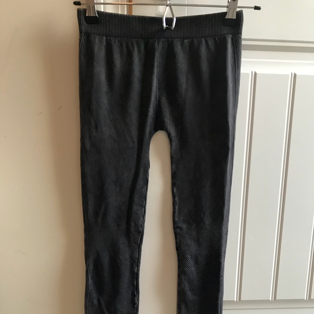 Women’s dark grey textured leggings! Never worn